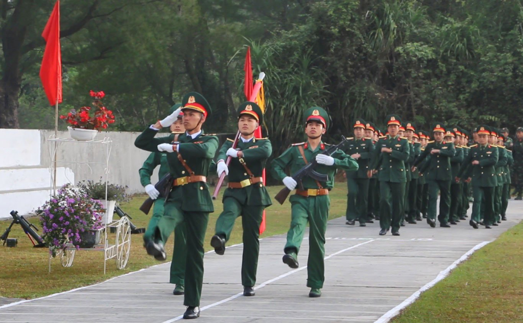 Diễu hành trong lễ ra quân huấn luyện.