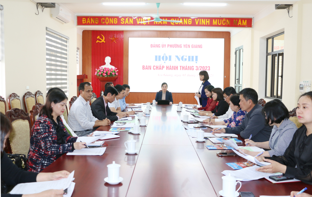 Đảng bộ phường Yên Giang họp ban chấp hành để thảo luận về nhiệm vụ trong tháng 3/2023.