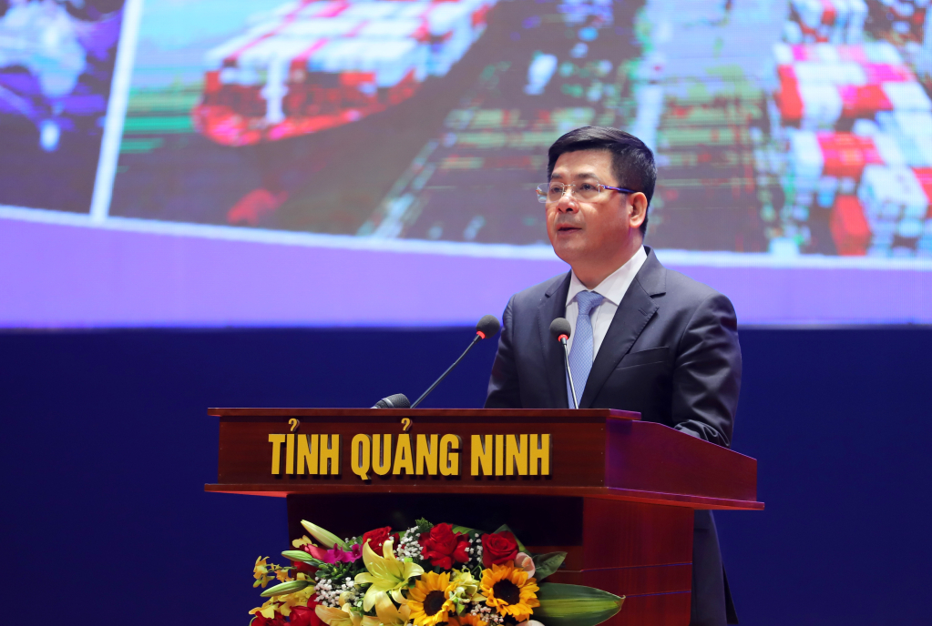Đồng chí Nguyễn Hồng Diên, Ủy viên Trung ương Đảng, Bộ trưởng Bộ Công Thương, phát biểu tại hội nghị.