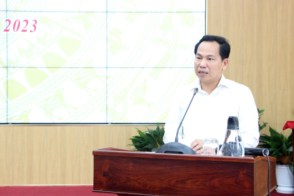 đồng chí Lê Quang Mạnh, Ủy viên Trung ương Đảng, Bí thư Thành ủy, Trưởng Đoàn ĐBQH TP Cần Thơ, phát biểu tại buổi làm việc.