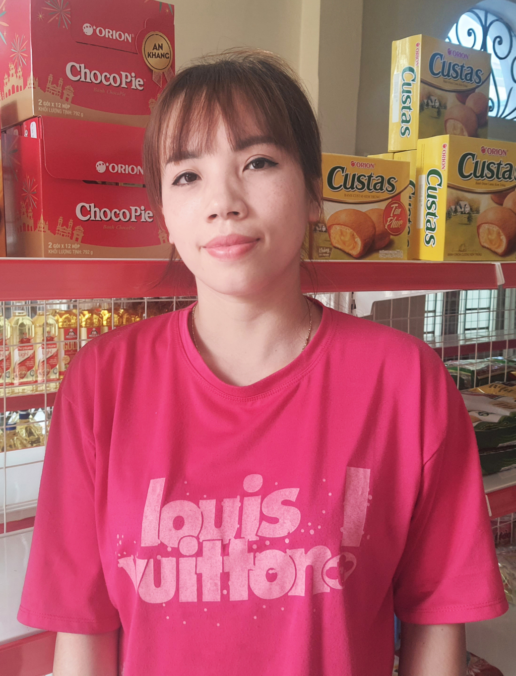 Chị Lê Thị Tươi, chủ tiệm tạp hoá Hinh Tươi, phường Nam Khê, TP Uông Bí.