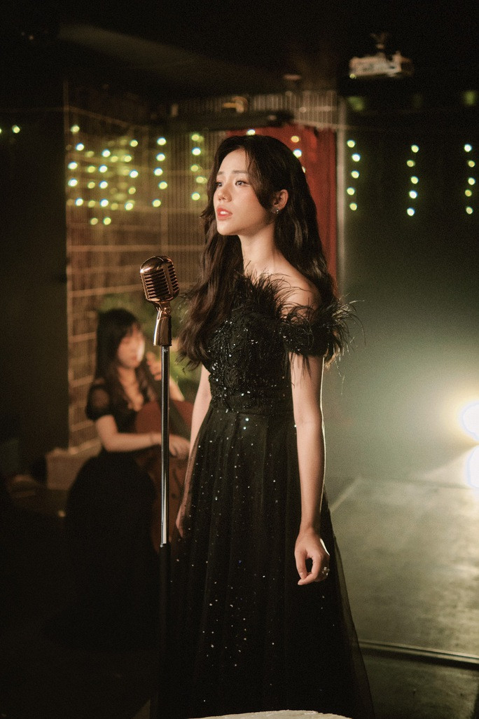 Hương Ly là nữ ca sĩ có lượt view YouTube cao nhất Việt Nam - Ảnh 1.