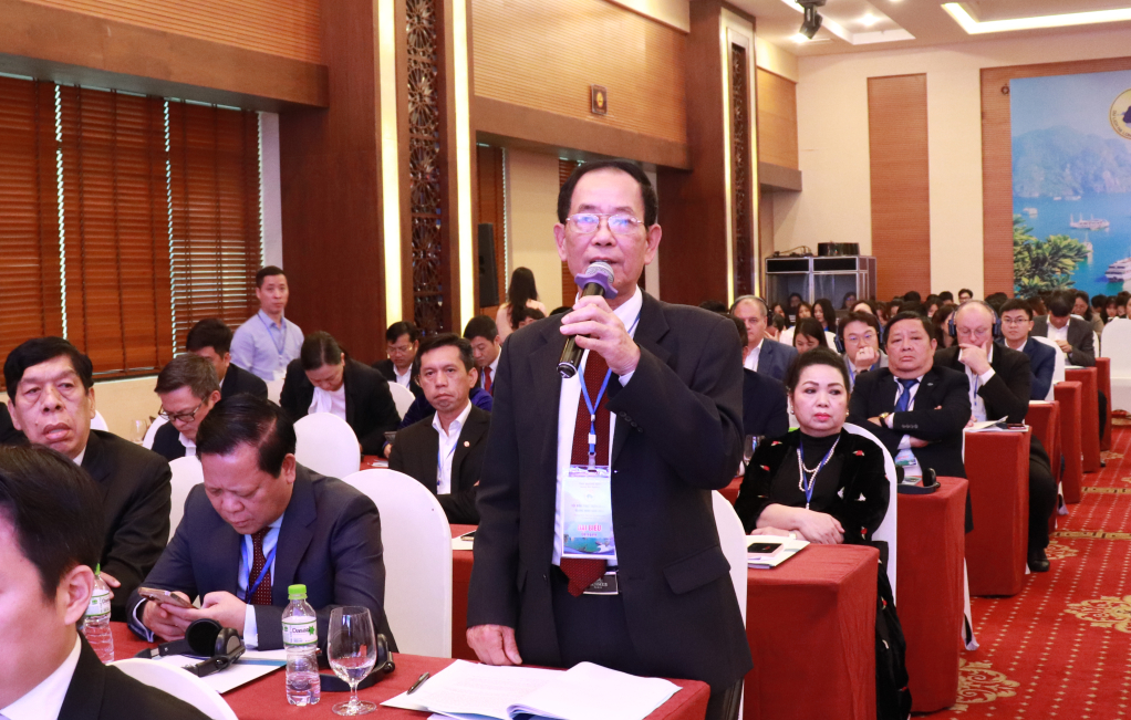 Cng Nguyễn Thế Huệ - Chủ tịch Hiệp hội Du lịch Quảng Ninh phát biểu ý tại hội nghị.