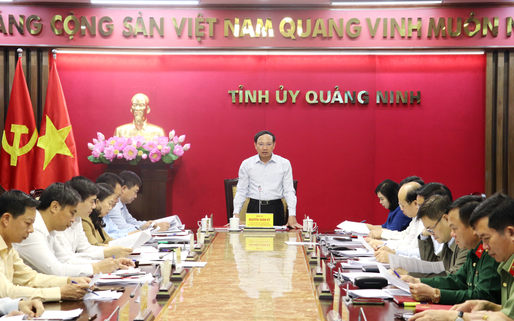 Đồng chí Nguyễn Xuân Ký, Ủy viên Trung ương Đảng, Bí thư Tỉnh ủy, Chủ tịch HĐND tỉnh chủ trì và kết luận hội nghị.
