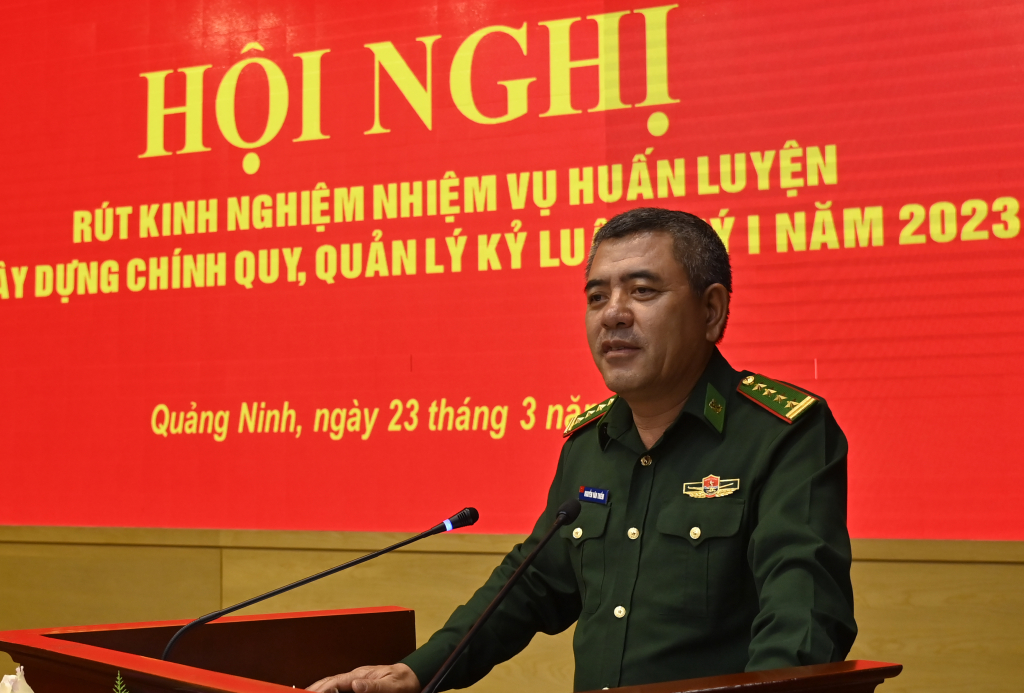 Đại tá Nguyễn Văn Thiềm, Chỉ huy trưởng BĐBP tỉnh phát biểu tại hội nghị.