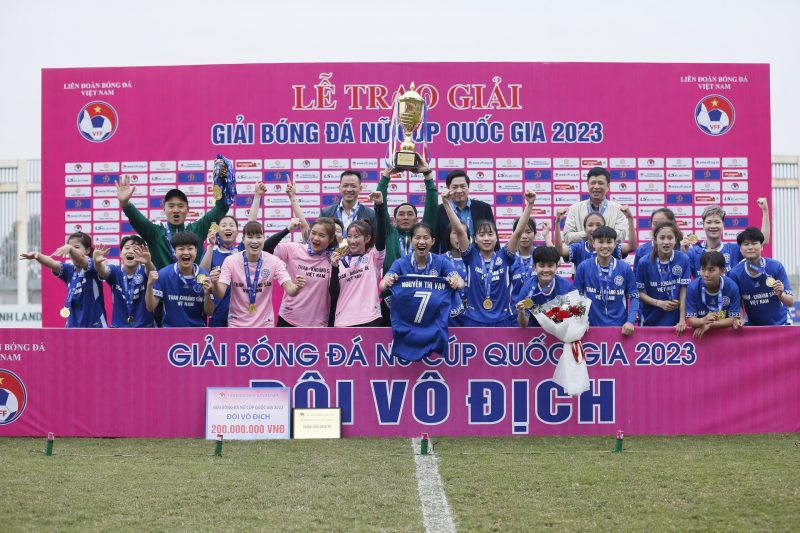 CLB Than - Khoáng sản Việt Nam đoạt cúp Vô địch Cúp quốc gia. (ảnh VFF). 