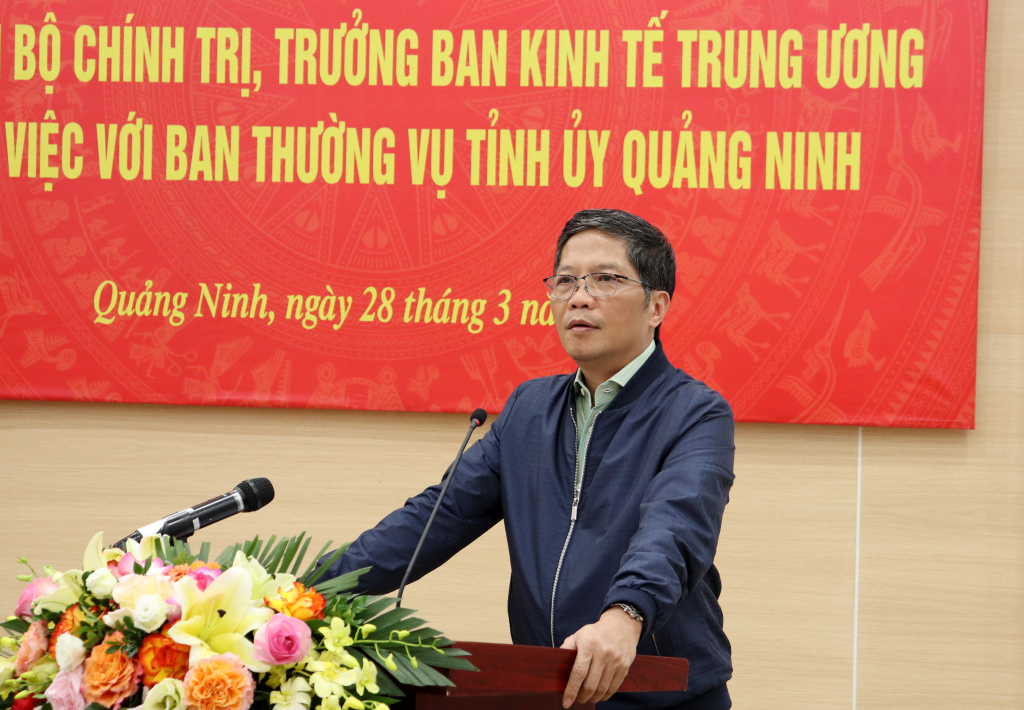 Đồng chí Trần Tuấn Anh, Ủy viên Bộ Chính trị, Trưởng ban Kinh tế Trung ương, Trưởng Ban chỉ đạo Trung ương, kết luận buổi làm việc.