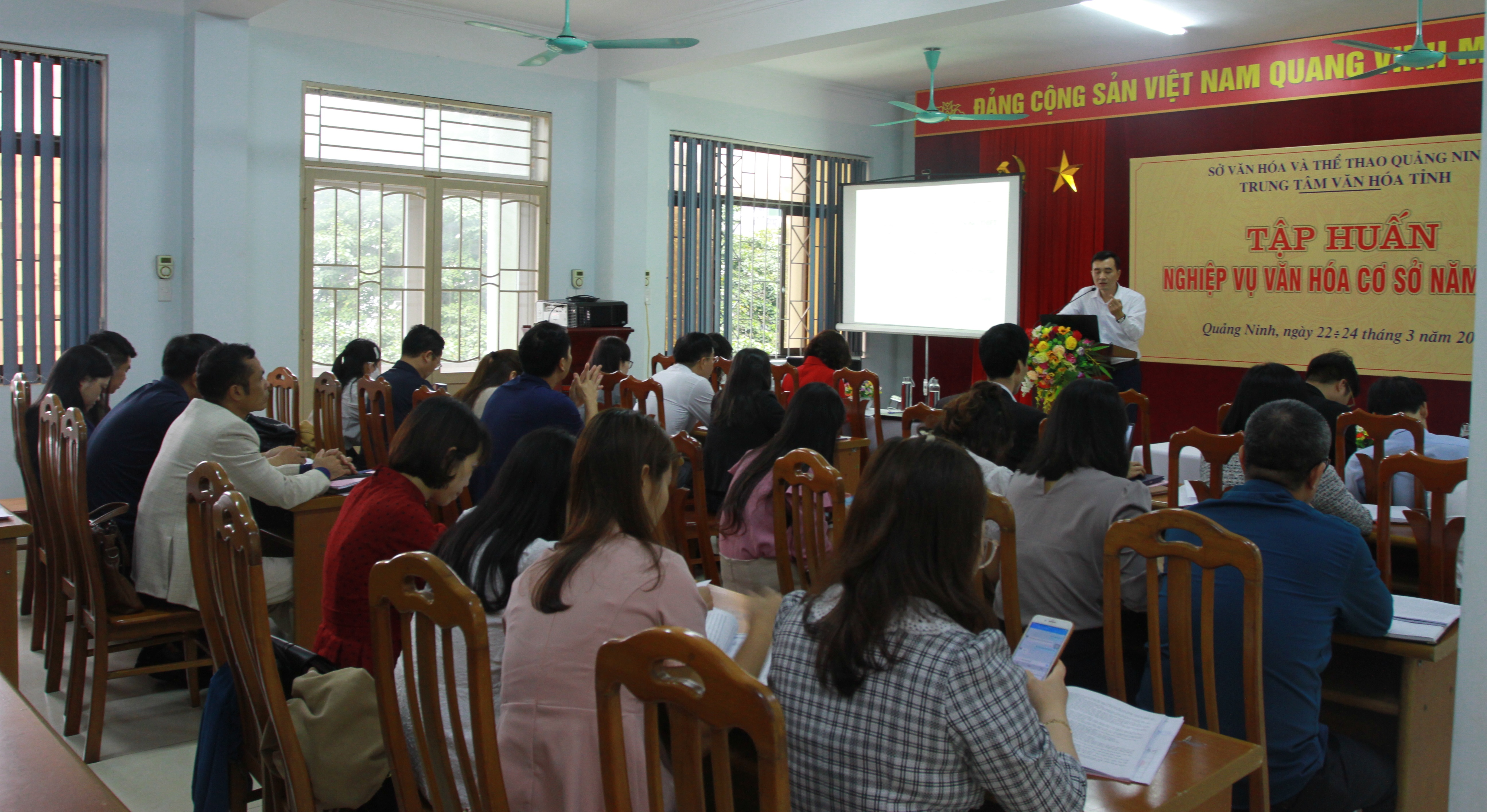 Quang cảnh lớp tập huấn.