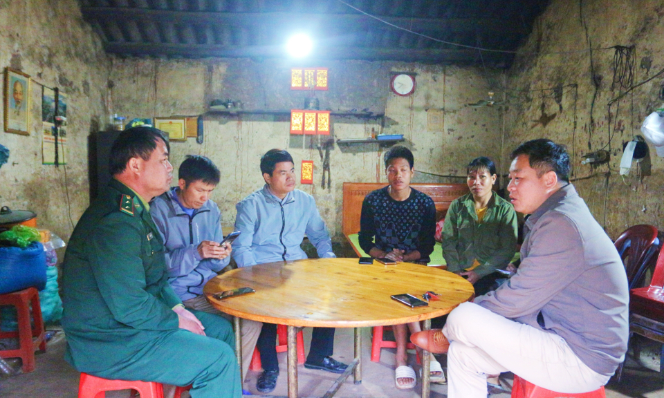Người cán bộ biên phòng “một vai, hai việc”