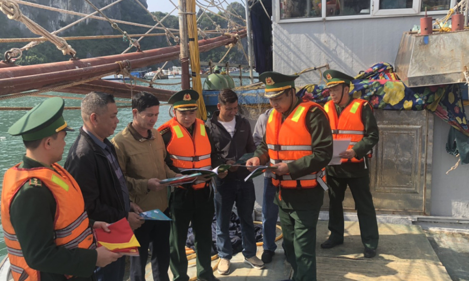 Đồn BP Quan Lạn: Tuyên truyền, phổ biến pháp luật cho các chủ tàu cá đánh bắt xa bờ