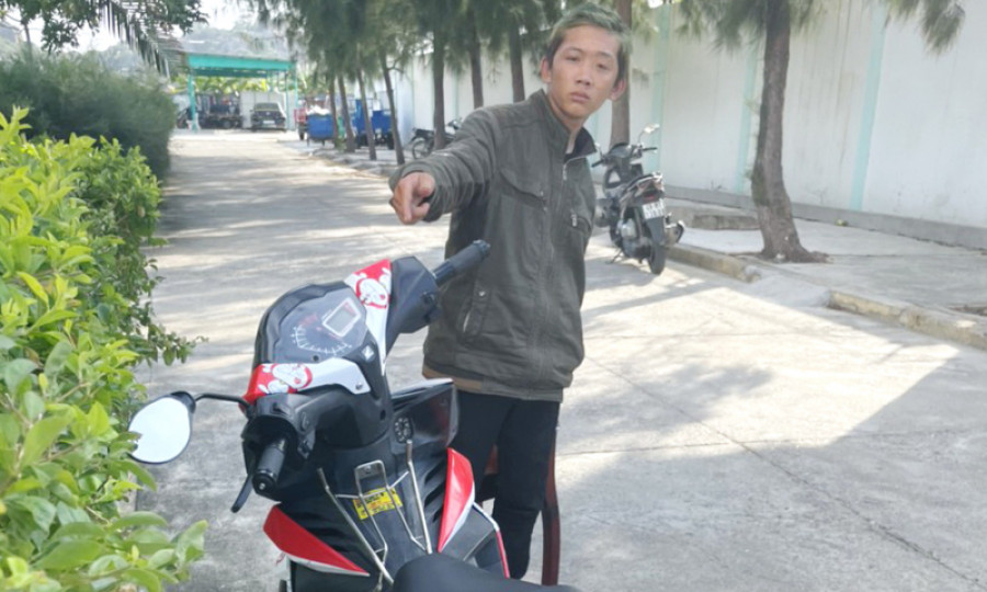 Vừa giở chiêu "đá xế", tên trộm đụng phải tổ tuần tra