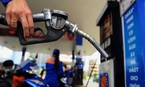 Cửa hàng xăng dầu có được phép bán hàng không qua cột bơm?