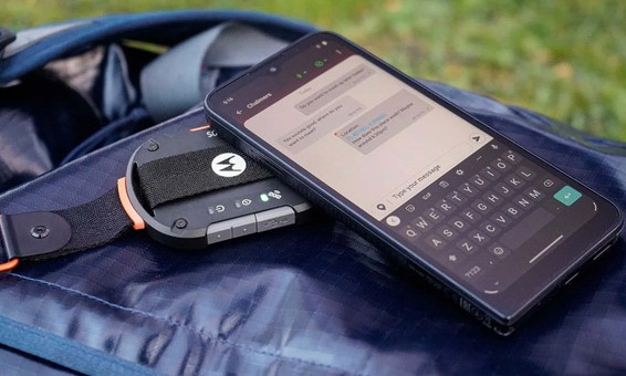 Phụ kiện giúp mang tính năng liên lạc qua vệ tinh lên mọi smartphone