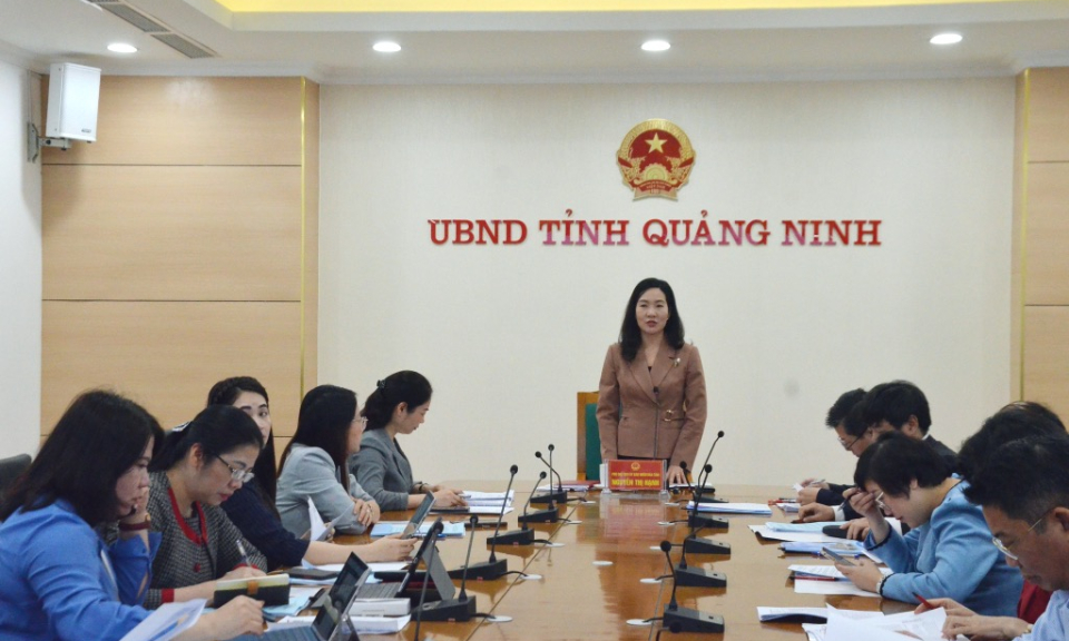 Họp Hội đồng xét tặng danh hiệu “Nhà giáo nhân dân”, “Nhà giáo ưu tú”