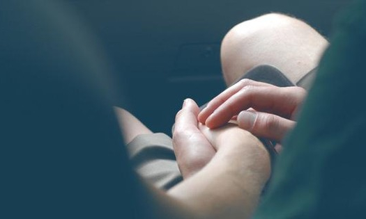 Giáng chức thiếu tá công an quan hệ bất chính với phụ nữ có chồng
