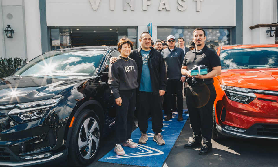 VinFast chính thức bàn giao xe cho khách hàng Mỹ