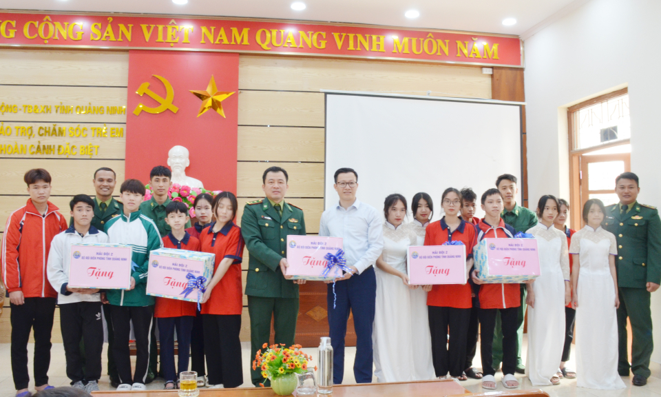 Tuyên truyền Luật Biên phòng Việt Nam cho trẻ em có hoàn cảnh đặc biệt