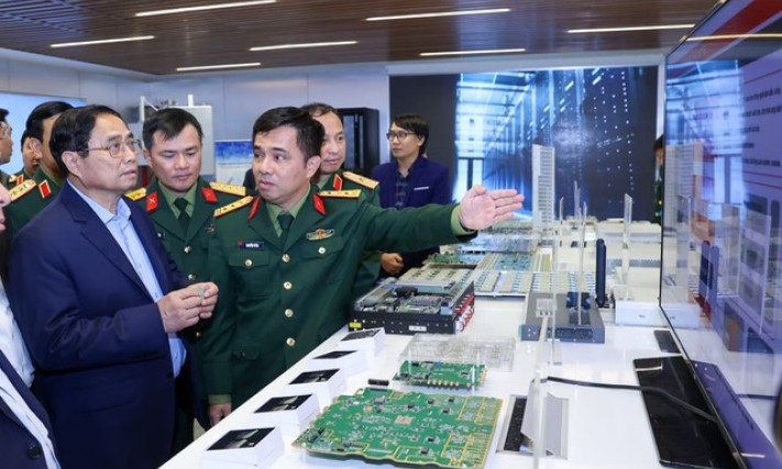 Thủ tướng làm việc với Tập đoàn Viettel về nghiên cứu, sản xuất sản phẩm công nghệ cao