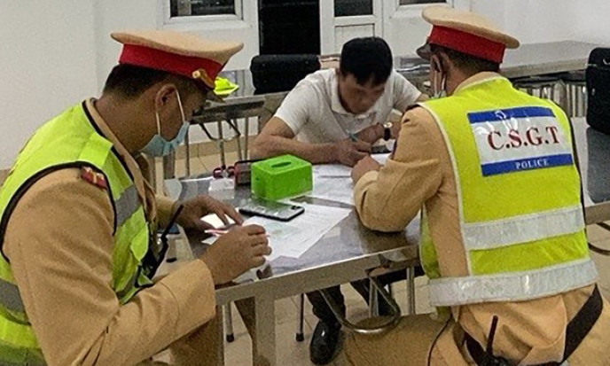 Phát hiện tài xế sử dụng ma túy, điều khiển ôtô hết hạn đăng kiểm