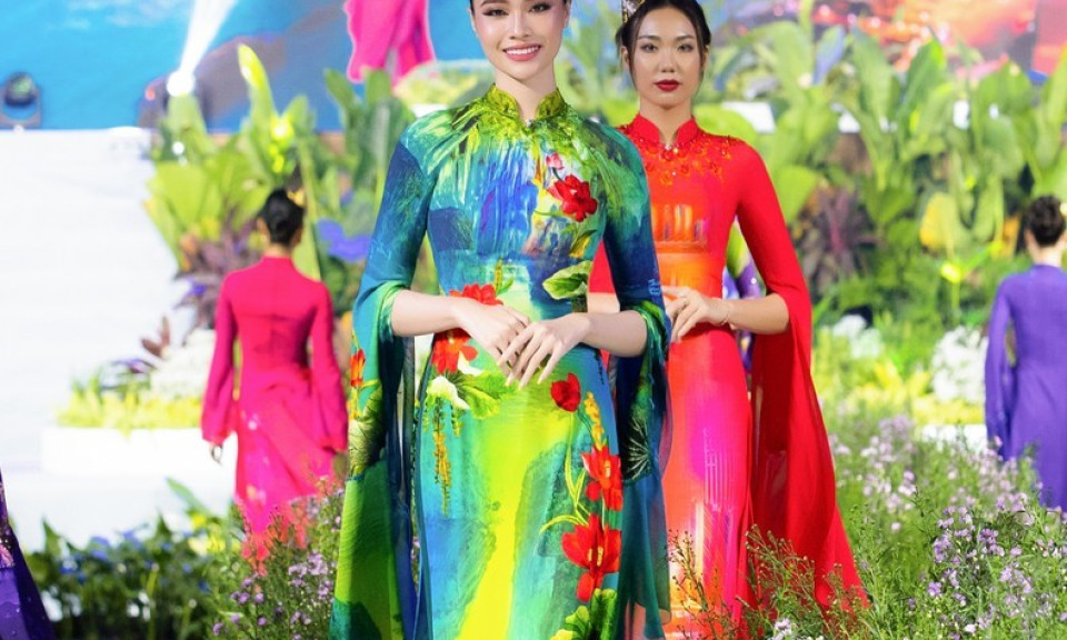 In Pictures: Ao Dai Collection inspired by images of the city on Saigon River