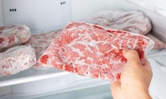 Thịt để tủ lạnh cả tháng có nên ăn?