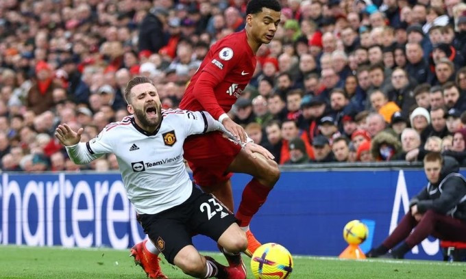Luke Shaw: 'Man Utd thua thảm Liverpool vì đoạt Cup Liên đoàn'