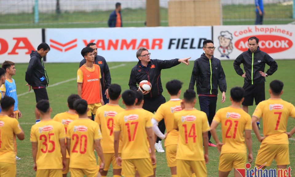 HLV Philippe Troussier loại 13 cầu thủ U23 Việt Nam