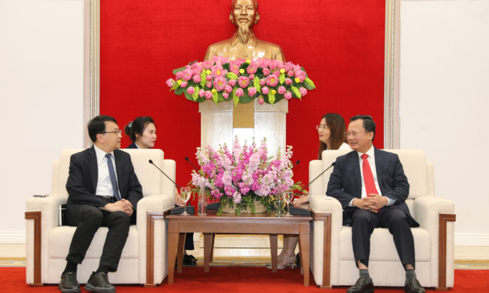 广宁省人民委员会代表主席接见投资商
