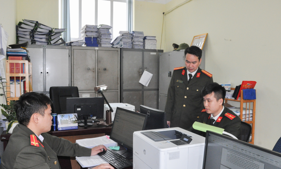 Đội trưởng công an gương mẫu, trách nhiệm