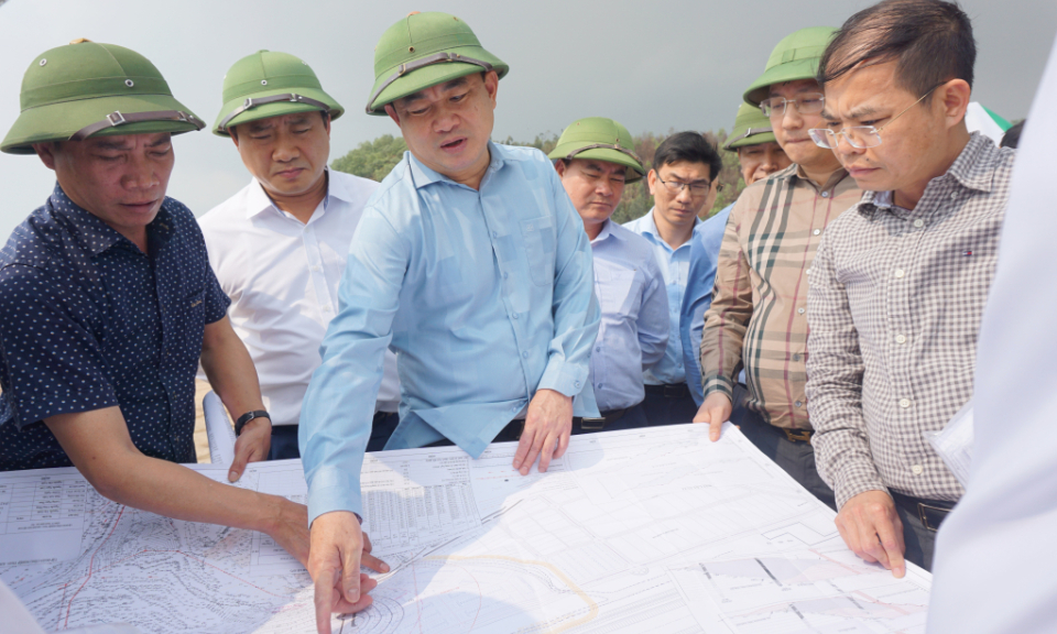 Phó Bí thư Thường trực Tỉnh ủy Ngô Hoàng Ngân kiểm tra công tác cải tạo phục hồi môi trường mỏ Suối Lại