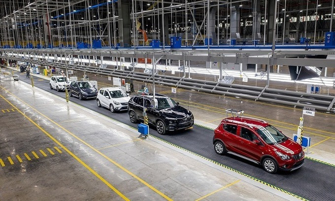 Vietnam to lower car registration fee to boost sales