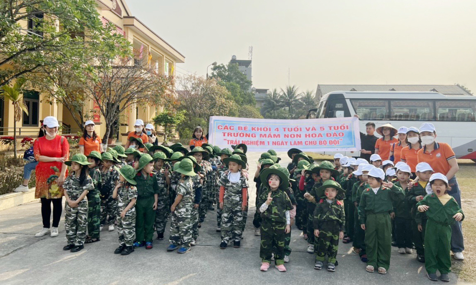 320 cháu học sinh mầm non tham quan, trải nghiệm tại Tiểu đoàn Huấn luyện - Cơ động (BĐBP tỉnh)