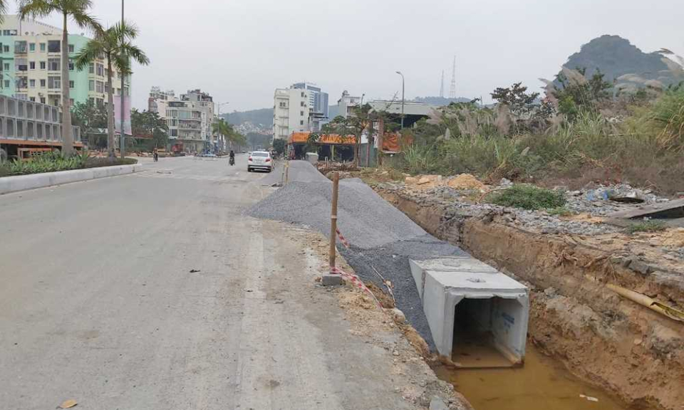 Đã hoàn thành việc cải tạo hệ thống rãnh thoát nước tại đường Quốc lộ 18A