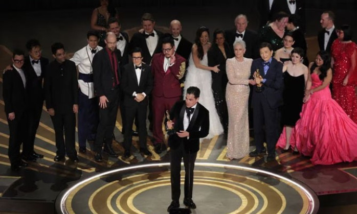 “Everything Everywhere All at Once” đại thắng với 7 giải Oscar