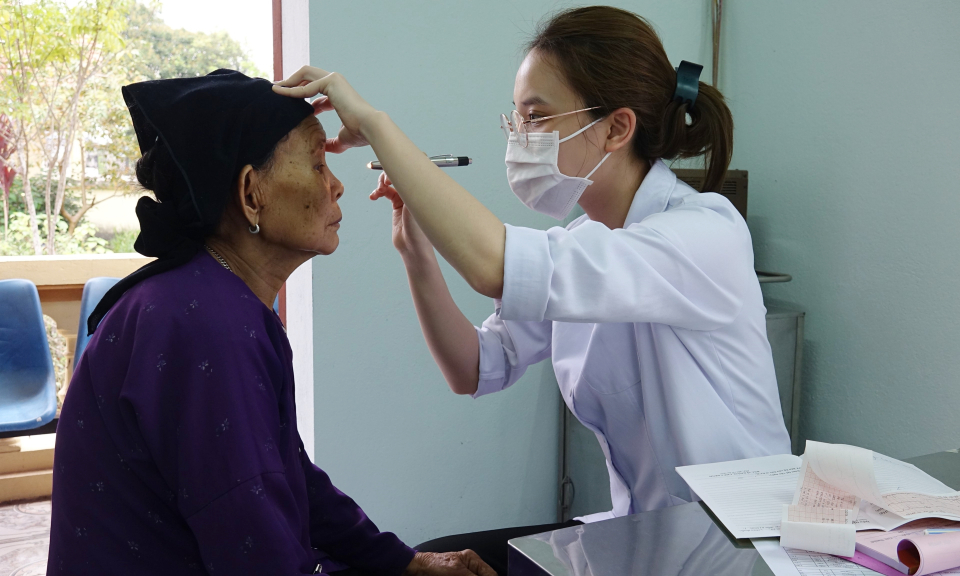 Trên 400 lượt người dân xã Yên Than và Điền Xá (huyện Tiên Yên) được khám bệnh miễn phí 