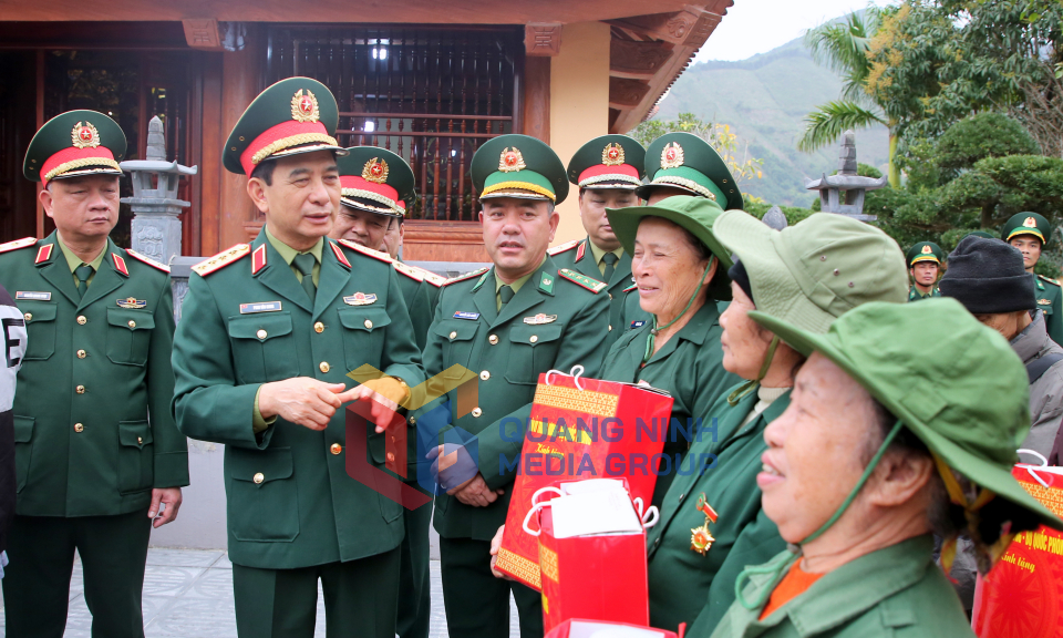 Bộ trưởng Bộ Quốc phòng Phan Văn Giang thăm Đồn Biên phòng Pò Hèn và dâng hương tưởng niệm các Anh hùng liệt sĩ, tháng 3-2023