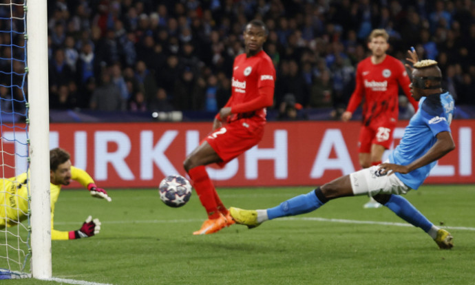 Napoli lần đầu vào tứ kết Champions League