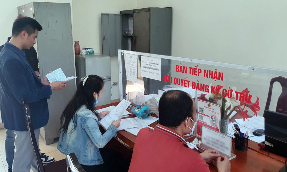 Bỏ sổ hộ khẩu và ‘gánh nặng’ xác nhận cư trú