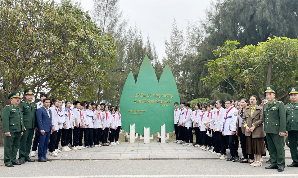 Đồn Biên phòng Trà Cổ tổ chức “Tiết học biên cương" cho học sinh nơi địa đầu Tổ quốc