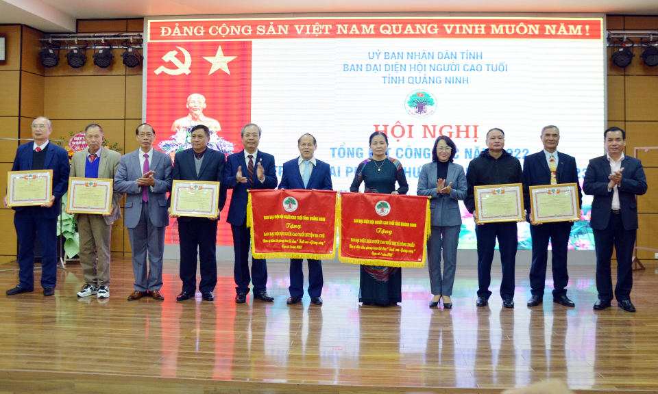 Tuổi cao - Gương sáng