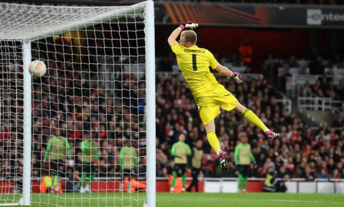 Arsenal rời Europa League sau loạt luân lưu