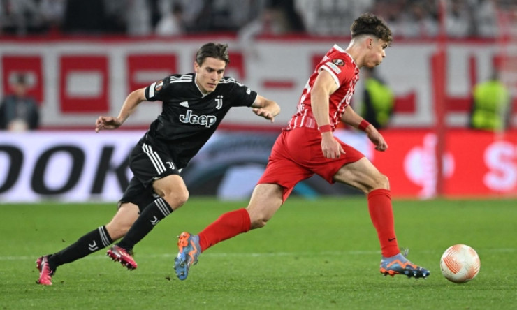Juventus vào tứ kết Europa League