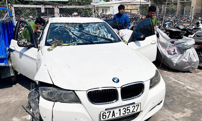 An Giang: Nữ tài xế tử vong sau khi xe BMW lao xuống kênh