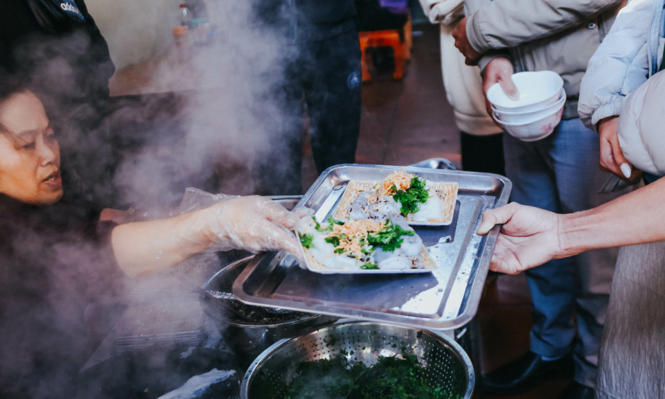 Not fish sauce, Ha Giang rice rolls are served with hot broth