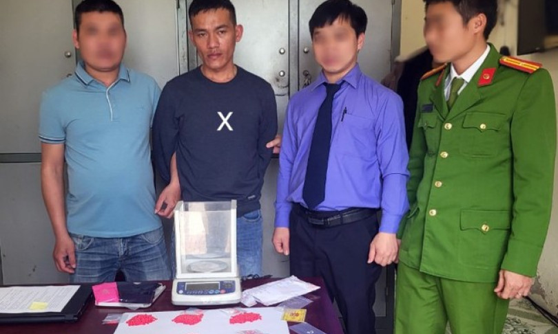 Bắt đối tượng vận chuyển lượng lớn ma túy, mang theo hung khí sẵn sàng chống trả
