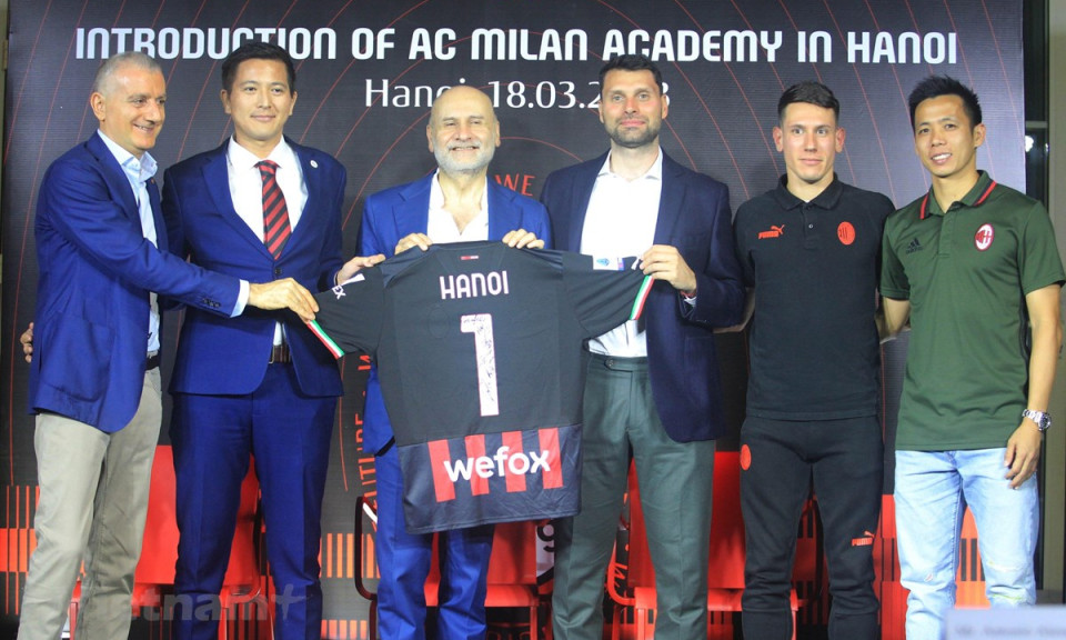 Học viện bóng đá AC Milan chính thức được ra mắt tại Hà Nội