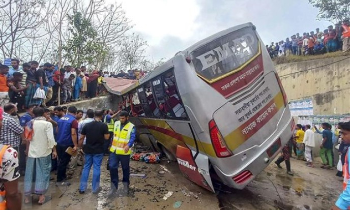 Tai nạn xe buýt ở Bangladesh, ít nhất 17 người thiệt mạng