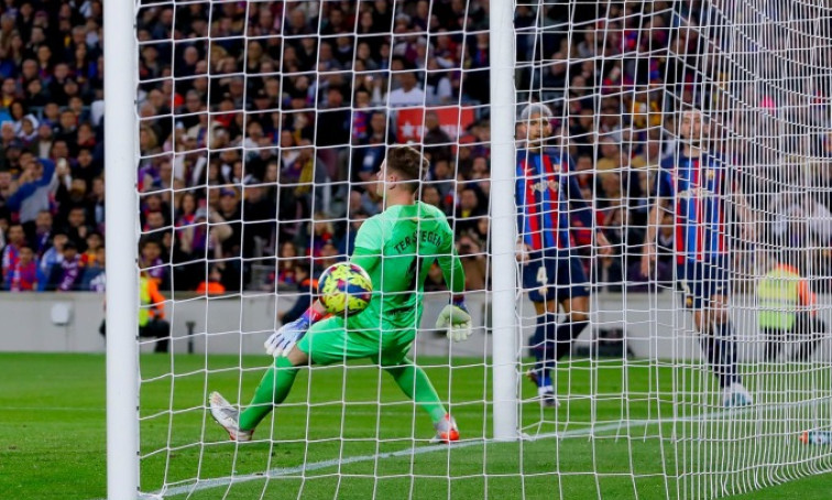 Barca hạ Real để tiến gần ngôi vô địch La Liga