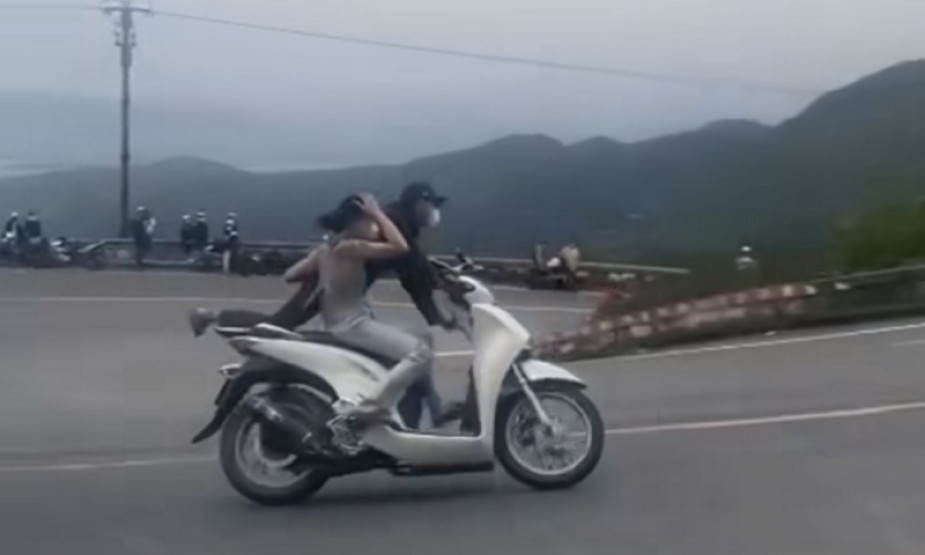 Khẩn trương xác minh xe SH làm “xiếc”trên đèo Hải Vân