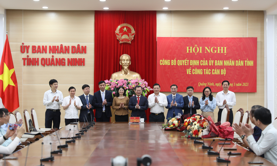 Công bố Quyết định của UBND tỉnh về công tác cán bộ